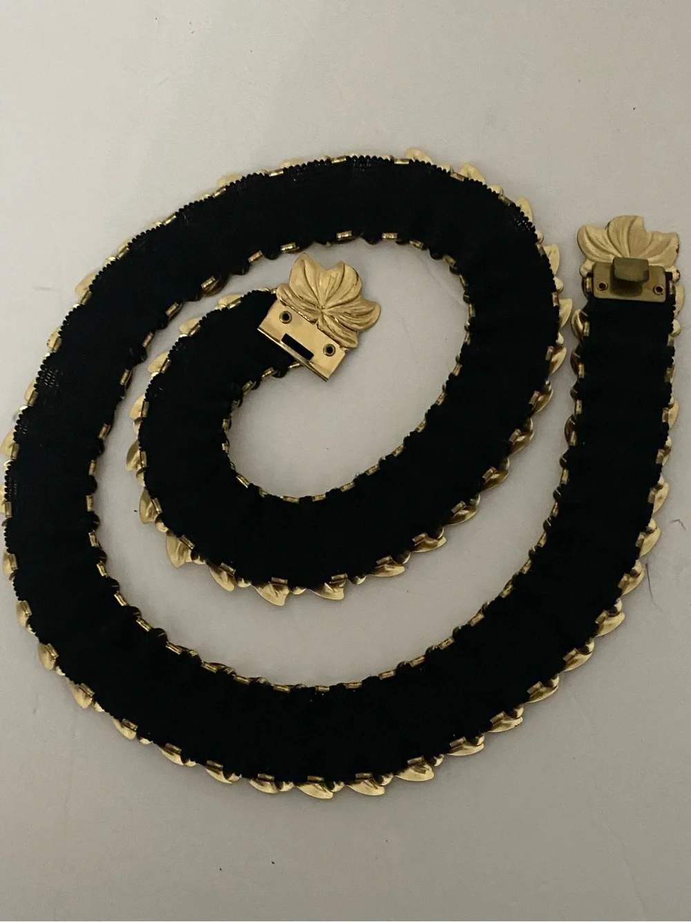 Vintage Gold Textured Petal-Link Elastic Belt